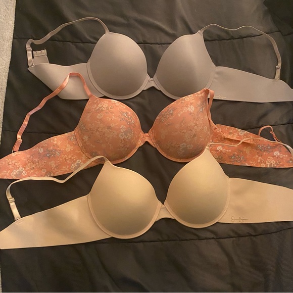 Jessica Simpson bras - Picture 2 of 3